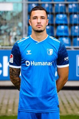 Falko Michel, 1. FC Magdeburg - 2. Fussball Bundesliga Porträttermin 2. BL 2024 2025 offizieller Fototermin 1. FC Magdeburg in der Avnet Arena in Magdeburg - Porträt, Portrait, Einzelbild, Deutschland, Fussball, Maenner, GER, 18.07.2024