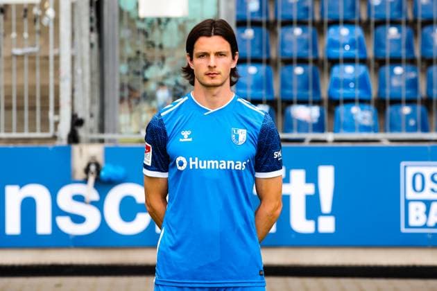 Jean Hugonet, 1. FC Magdeburg - 2. Fussball Bundesliga Porträttermin 2. BL 2024 2025 offizieller Fototermin 1. FC Magdeburg in der Avnet Arena in Magdeburg - Porträt, Portrait, Einzelbild, Deutschland, Fussball, Maenner, GER, 18.07.2024