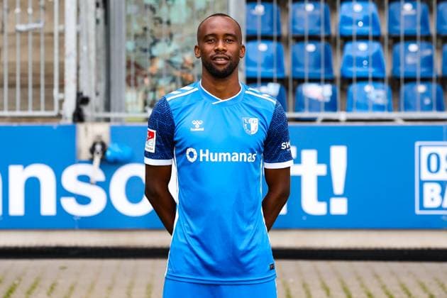 Silas Gnaka, 1. FC Magdeburg - 2. Fussball Bundesliga Porträttermin 2. BL 2024 2025 offizieller Fototermin 1. FC Magdeburg in der Avnet Arena in Magdeburg - Porträt, Portrait, Einzelbild, Deutschland, Fussball, Maenner, GER, 18.07.2024