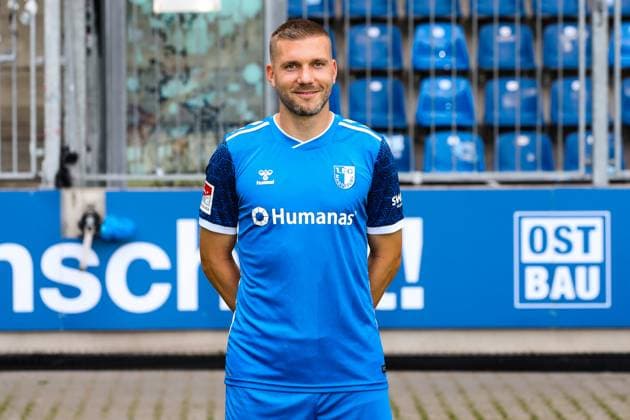 Robert Leipertz, 1. FC Magdeburg - 2. Fussball Bundesliga Porträttermin 2. BL 2024 2025 offizieller Fototermin 1. FC Magdeburg in der Avnet Arena in Magdeburg - Porträt, Portrait, Einzelbild, Deutschland, Fussball, Maenner, GER, 18.07.2024