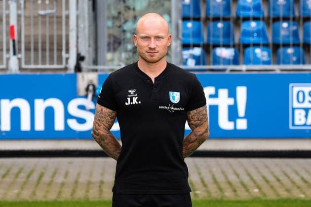 Athletiktrainer Jannik Kirchenkamp (1. FC Magdeburg), 1. FC Magdeburg - 2. Fussball Bundesliga Porträttermin 2. BL 2024 2025 offizieller Fototermin 1. FC Magdeburg in der Avnet Arena in Magdeburg - Porträt, Portrait, Einzelbild, Deutschland, Fussball, Maenner, GER, 18.07.2024