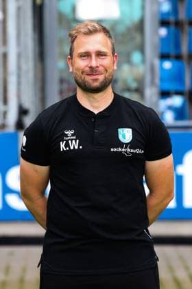 Videoanalyst Kevin Waliczek, 1. FC Magdeburg - 2. Fussball Bundesliga Porträttermin 2. BL 2024 2025 offizieller Fototermin 1. FC Magdeburg in der Avnet Arena in Magdeburg - Porträt, Portrait, Einzelbild, Deutschland, Fussball, Maenner, GER, 18.07.2024