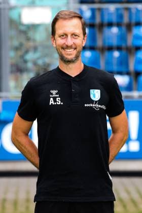 Co-Trainer Andreas Schumacher, 1. FC Magdeburg - 2. Fussball Bundesliga Porträttermin 2. BL 2024 2025 offizieller Fototermin 1. FC Magdeburg in der Avnet Arena in Magdeburg - Porträt, Portrait, Einzelbild, Deutschland, Fussball, Maenner, GER, 18.07.2024