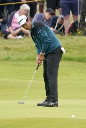 Golf: British Open Japan s Hideki Matsuyama makes a par putt on the sixth hole during the second round of the British Open golf tournament at Royal Troon in Troon, Scotland, on July 19, 2024.  A14AA0003155320P