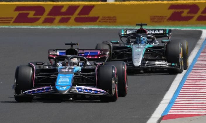 FORMULA 1 HUNGARIAN GRAND PRIX 2024 19.07.2024, Hungaroring, Budapest, FORMULA 1 HUNGARIAN GRAND PRIX 2024 , im Bild Esteban Ocon (FRA), Alpine F1 Team, George Russell (GBR), Mercedes-AMG Petronas Formula One Team