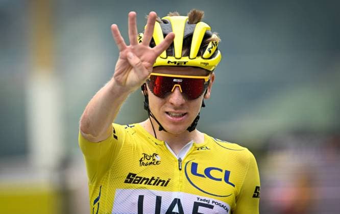 Bilder des Jahres 2024, Sport 07 Juli Sport Themen der Woche KW 29 Sport Bilder des Tages Slovenian Tadej Pogacar of UAE Team Emirates crosses the finish line to win stage 19 of the 2024 Tour de France cycling race, from Embrun to Isola 2000 (144,6 km), in France, on Friday 19 July 2024. The 111th edition of the Tour de France starts on Saturday 29 June and will finish in Nice, France on 21 July. TOM GOYVAERTS TomxGoyvaerts  x96724806x