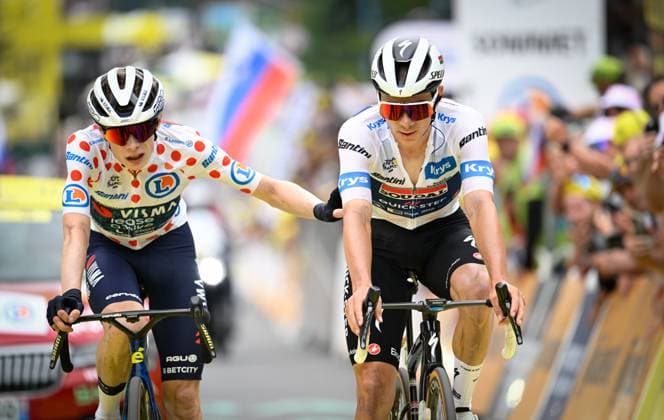 Sport Bilder des Tages Danish Jonas Vingegaard of Team Visma-Lease a Bike and Belgian Remco Evenepoel of Soudal Quick-Step crosse the finish line of stage 19 of the 2024 Tour de France cycling race, from Embrun to Isola 2000 (144,6 km), in France, on Friday 19 July 2024. The 111th edition of the Tour de France starts on Saturday 29 June and will finish in Nice, France on 21 July. TOM GOYVAERTS TomxGoyvaerts  x96725826x
