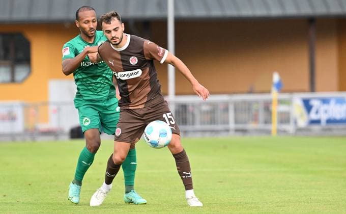 19.07.2024 - Fussball - Saison 2024 2025 - Testspiel Freundschaftsspiel Vorbereitungsspiel : SpVgg Greuther Fürth ( Kleeblatt ) - FC Sankt Pauli - - xwoxzix - Julian Green (37, SpVgg Greuther Fürth ) Danel Sinani (15, FC St. Pauli )
