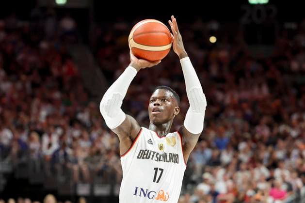 Dennis Schroeder (Germany) kontrolliert den Ball, Friendly match, Germany vs Japan, Uber Arena, 19.07.2024, Berlin, Deutschland.