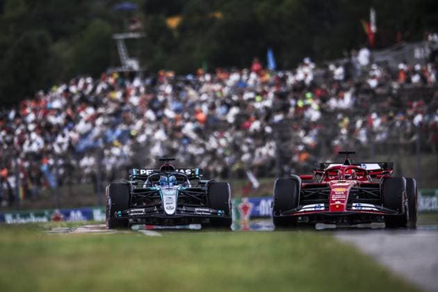16 LECLERC Charles (mco), Scuderia Ferrari SF-24, 63 RUSSELL George (gbr), Mercedes AMG F1 Team W15, action during the Formula 1 Hungarian Grand Prix 2024, 13th round of the 2024 Formula One World Championship, WM, Weltmeisterschaft from July 19 to 21, 2024 on the Hungaroring, in Mogyorod, Hungary - F1 - HUNGARIAN GRAND PRIX 2024 DPPI Panoramic 240720_R13_UNGHERIA_DP_EA015654
