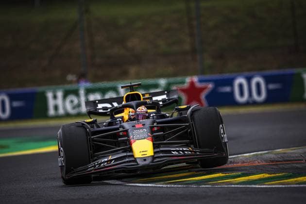 01 VERSTAPPEN Max (nld), Red Bull Racing RB20, action during the Formula 1 Hungarian Grand Prix 2024, 13th round of the 2024 Formula One World Championship, WM, Weltmeisterschaft from July 19 to 21, 2024 on the Hungaroring, in Mogyorod, Hungary - F1 - HUNGARIAN GRAND PRIX 2024 DPPI Panoramic  240720_R13_UNGHERIA_DP_EA015945