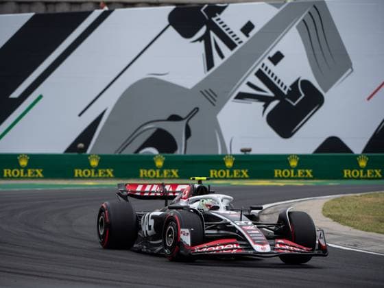 Nico Huelkenberg (MoneyGram Haas F1 Team, Deutschland, 27) im Haas VF-24 vor dem Gemaelde eines silbernen Formel 1 - Auto und Rolex Branding, HUN, Formel 1 Weltmeisterschaft, Grand Prix von Ungarn, Hungaroring, Freies Training, 20.07.2024 HUN, Formel 1 Weltmeisterschaft, Grand Prix von Ungarn, Hungaroring, Freies Training, 20.07.2024 Mogyorod Copyright: xEibner-Pressefoto Memmlerx EP_MMR