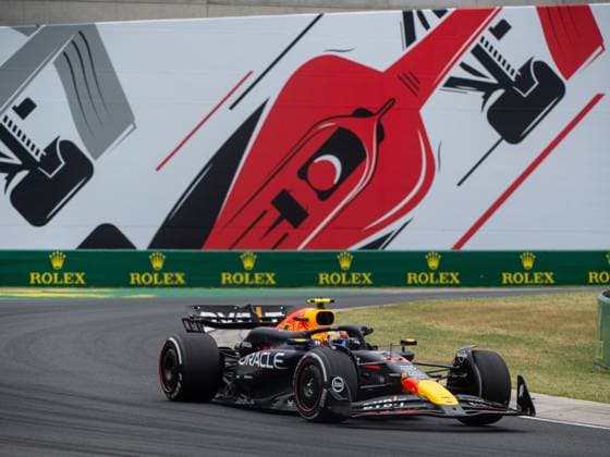 Sergio Checo Perez (Oracle Red Bull Racing, Mexiko, 11) im RedBull RB20 vor dem Gemaelde eines roten Formel 1 - Auto und Rolex Branding, HUN, Formel 1 Weltmeisterschaft, Grand Prix von Ungarn, Hungaroring, Freies Training, 20.07.2024 HUN, Formel 1 Weltmeisterschaft, Grand Prix von Ungarn, Hungaroring, Freies Training, 20.07.2024 Mogyorod Copyright: xEibner-Pressefoto Memmlerx EP_MMR