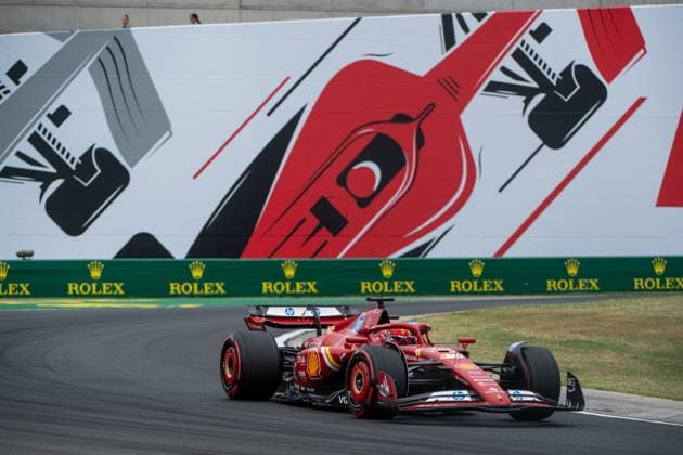 Charles Leclerc (Scuderia Ferrari HP, Monaco, 16) im Ferrari SF-24 vor dem Gemaelde eines roten Formel 1 - Auto und Rolex Branding, HUN, Formel 1 Weltmeisterschaft, Grand Prix von Ungarn, Hungaroring, Freies Training, 20.07.2024 HUN, Formel 1 Weltmeisterschaft, Grand Prix von Ungarn, Hungaroring, Freies Training, 20.07.2024 Mogyorod Copyright: xEibner-Pressefoto Memmlerx EP_MMR