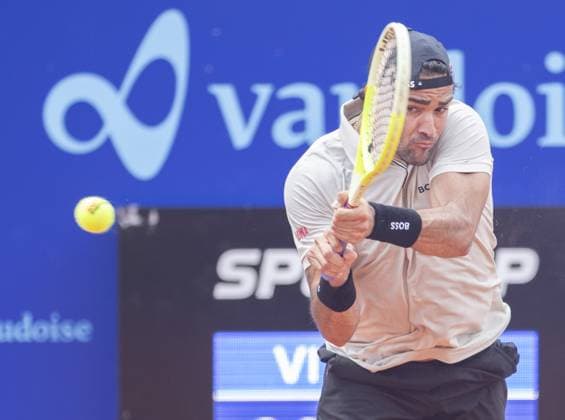 Gstaad: Gstaad Switzerland, 07 20 2024: Matteo Berrettini (ITA) in semi final against Stefanos Tsitsipas (GRE) during EFG Swiss Open. during EFG Swiss Open Gstaad, International Tennis match in Gstaad, Switzerland, July 20 2024 International Tennis match - EFG Swiss Open Gstaad  - ZUMAp169 20240720_zsa_p169_104 Copyright: xPatrickxDancel IPAxSportx