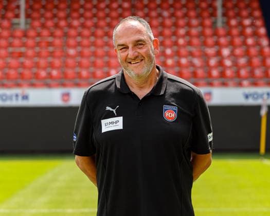 GER; FC Heidenheim 1846; 1. Bundesliga, Portraettermin 2024 2025, 19.07.2024, Frank Schmidt (FC Heidenheim, Chef-Trainer) DFB DFL regulations prohibit any use of photographs as image sequences and or quasi-video. GER; FC Heidenheim 1846; 1. Bundesliga, Portraettermin 2024 2025, 19.07.2024 Heidenheim Copyright: xEibner-Pressefoto RogerxBuerkex EP_RBE