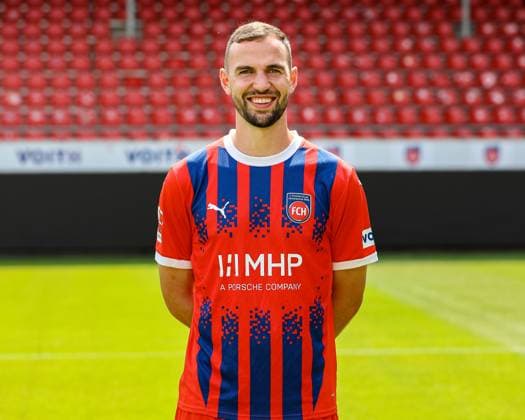 GER; FC Heidenheim 1846; 1. Bundesliga, Portraettermin 2024 2025, 19.07.2024, Benedikt Gimber (FC Heidenheim, 05) DFB DFL regulations prohibit any use of photographs as image sequences and or quasi-video. GER; FC Heidenheim 1846; 1. Bundesliga, Portraettermin 2024 2025, 19.07.2024 Heidenheim Copyright: xEibner-Pressefoto RogerxBuerkex EP_RBE