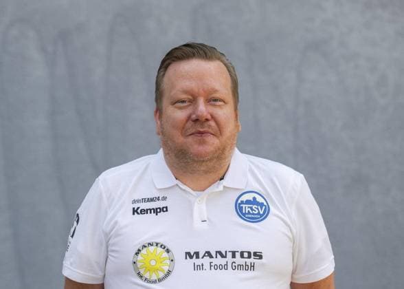 LIQUI MOLY HBL HANDBALL HERREN 1. BL THSV EISENACH - MANNSCHAFTSFOTO ** NUR FÜR REDAKTIONELLE ZWECKE ** EDITORIAL USE ONLY **<p>20 07 2024-Eisenach: LIQUI MOLY HBL Handball 1. Bundesliga Herren Saison 2024 - 2025 Werner Assmann Halle ThSV Eisenach - Mannschaftsfoto im Foto: Rene Witte, Geschäftsführer des ThSV Eisenach ( Deutschland Thüringen Eisenach Copyright: SaschaxFromm