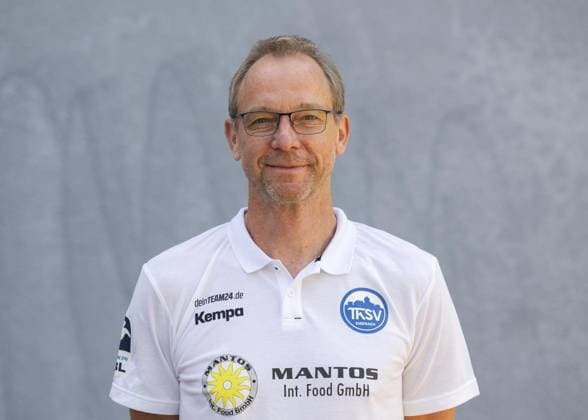 LIQUI MOLY HBL HANDBALL HERREN 1. BL THSV EISENACH - MANNSCHAFTSFOTO ** NUR FÜR REDAKTIONELLE ZWECKE ** EDITORIAL USE ONLY **<p>20 07 2024-Eisenach: LIQUI MOLY HBL Handball 1. Bundesliga Herren Saison 2024 - 2025 Werner Assmann Halle ThSV Eisenach - Mannschaftsfoto im Foto: Sportlicher Leiter Maik Nowak (ThSV Eisenach) ( Deutschland Thüringen Eisenach Copyright: SaschaxFromm