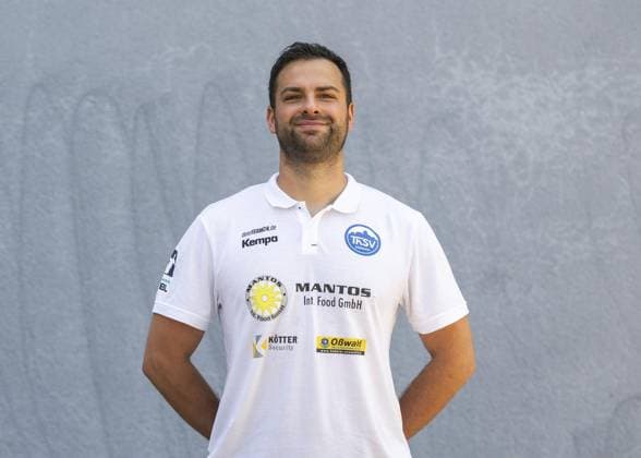 LIQUI MOLY HBL HANDBALL HERREN 1. BL THSV EISENACH - MANNSCHAFTSFOTO ** NUR FÜR REDAKTIONELLE ZWECKE ** EDITORIAL USE ONLY **<p>20 07 2024-Eisenach: LIQUI MOLY HBL Handball 1. Bundesliga Herren Saison 2024 - 2025 Werner Assmann Halle ThSV Eisenach - Mannschaftsfoto im Foto: Torwarttrainer Stanislaw Gorobtschuk (ThSV Eisenach) ( Deutschland Thüringen Eisenach Copyright: SaschaxFromm