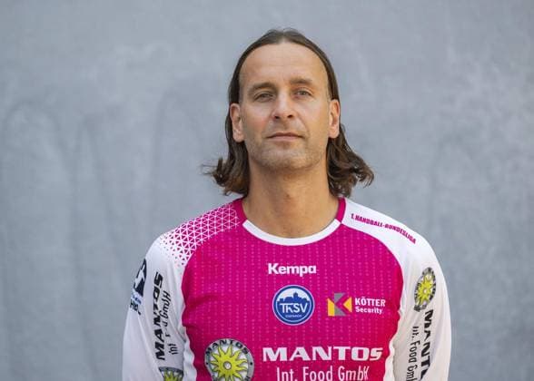 LIQUI MOLY HBL HANDBALL HERREN 1. BL THSV EISENACH - MANNSCHAFTSFOTO ** NUR FÜR REDAKTIONELLE ZWECKE ** EDITORIAL USE ONLY **<p>20 07 2024-Eisenach: LIQUI MOLY HBL Handball 1. Bundesliga Herren Saison 2024 - 2025 Werner Assmann Halle ThSV Eisenach - Mannschaftsfoto im Foto: Torhüter Silvio Heinevetter 12 (ThSV Eisenach) ( Deutschland Thüringen Eisenach Copyright: SaschaxFromm