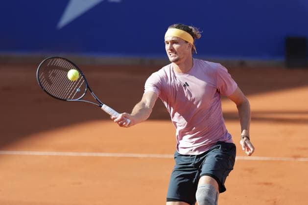 Sport Bilder des Tages Tennis Herren ATP, Tennis Herren Tennis Herren Tour 500 European Open Hamburg, Hamburg Open ATP 500 2024 , 20.07.2024 , Halbfinale , Alexander Zverev GER spielt eine Vorhand Copyright: FernandoxSoares