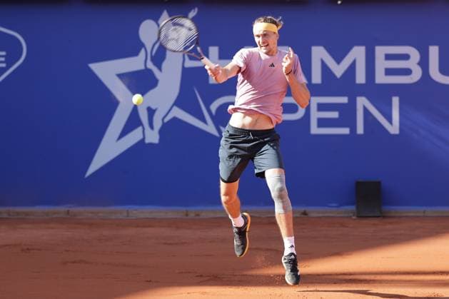 Sport Bilder des Tages Tennis Herren ATP, Tennis Herren Tennis Herren Tour 500 European Open Hamburg, Hamburg Open ATP 500 2024 , 20.07.2024 , Halbfinale , Alexander Zverev GER spielt eine Vorhand Copyright: FernandoxSoares