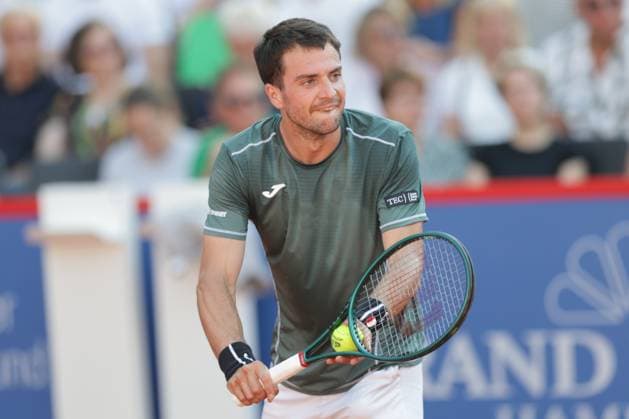 Tennis Herren ATP, Tennis Herren Tennis Herren Tour 500 European Open Hamburg, Hamburg Open ATP 500 2024 , 20.07.2024 , Halbfinale , Pedro Martinez ESP spielt ein Aufschlag Copyright: FernandoxSoares