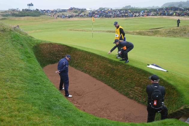 Shane Lowry checks his lie with a rules official in the coffin bunker on the 8th green. The British Open Championship, Day Three, Golf, Royal Troon, Troon, UK - 20 July 2024  Copyright: xStuartxWallace Shutterstockx 14588004z