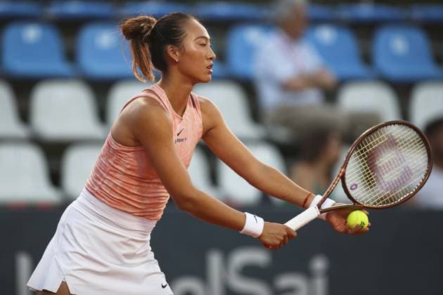 Zheng Qinwen in action during Palermo Open Ladies WTA, Tennis Damen 250, International Tennis match in Palermo, Italy, July 20 2024  Copyright: xMassimilianoxCarnabuci IPAxSportx xx IPA_48144472 IPA_Agency_IPA48144472