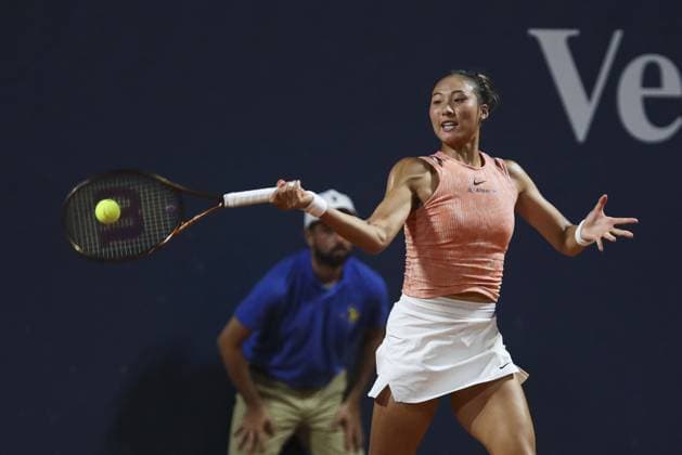 Zheng Qinwen in action during Palermo Open Ladies WTA, Tennis Damen 250, International Tennis match in Palermo, Italy, July 20 2024  Copyright: xMassimilianoxCarnabuci IPAxSportx xx IPA_48144538 IPA_Agency_IPA48144538