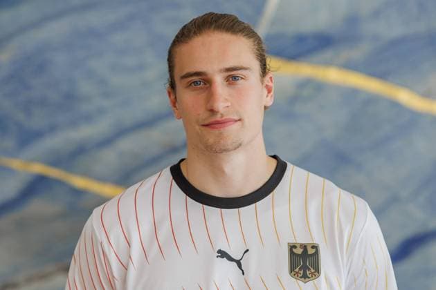 Juri Knorr (GER, 15); Porträt, Einzelbild, 20.07.2024, Ludwigsburg (Deutschland), Handball, Teamfotos Nationalmannschaften für die Olympischen Spiele