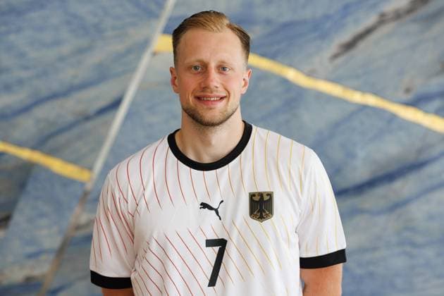 Luca Witzke (GER, 7); Porträt, Einzelbild, 20.07.2024, Ludwigsburg (Deutschland), Handball, Teamfotos Nationalmannschaften für die Olympischen Spiele