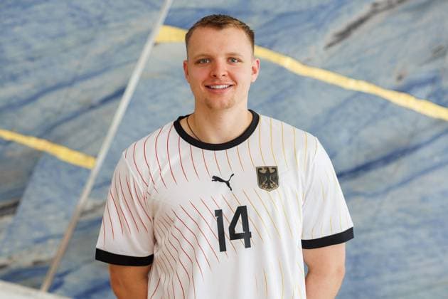 Justus Fischer (GER, 14); Porträt, Einzelbild, 20.07.2024, Ludwigsburg (Deutschland), Handball, Teamfotos Nationalmannschaften für die Olympischen Spiele