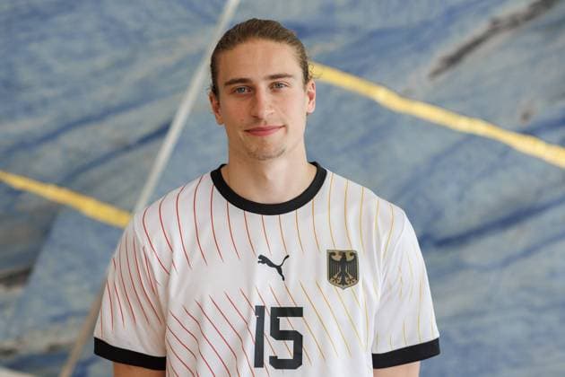 Juri Knorr (GER, 15); Porträt, Einzelbild, 20.07.2024, Ludwigsburg (Deutschland), Handball, Teamfotos Nationalmannschaften für die Olympischen Spiele