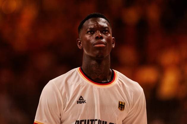Testspiel: Deutschland - Japan; 19.07.2024 Dennis Schröder (Deutschland, 17) während der Hymne Testspiel DBB Herren: Deutschland - Japan; Uber Arena, Berlin am 19.07.2024 Copyright: xBEAUTIFULxSPORTS Wunderlx