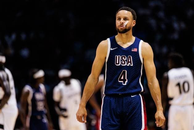 USA Basketball Showcase: USA - Süd Sudan; 20.07.2024 Stephen Curry (USA, 4) auf auf seinem Mundschutz herum USA Basketball Showcase: USA - Süd Sudan; The O2 Arena, London am 20.07.2024 *** USA Basketball Showcase USA South Sudan 20 07 2024 Stephen Curry USA, 4 on his mouth guard around USA Basketball Showcase USA South Sudan The O2 Arena, London on 20 07 2024 Copyright: xBEAUTIFULxSPORTS Wunderlx