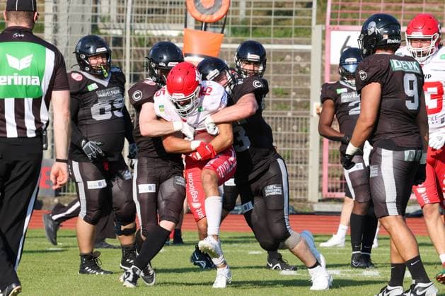 Alex laBella (Potsdam Royals, 15) miot dem Ball, in Bedraengnis,Berlin Rebels vs Potsdam Royals, American Football, GFL, 2024, Saison, 20.07.2024, Berlin Berlin Land Copyright: xFootxBowl ThomasxSobotzkix