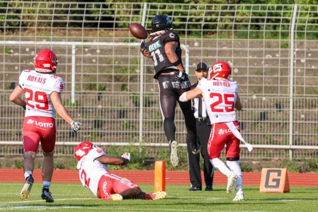 Lewis Kirby (Berlin Rebels, 11) versucht den Ball nach einem Pass zu fangen,Berlin Rebels vs Potsdam Royals, American Football, GFL, 2024, Saison, 20.07.2024, Berlin Berlin Land Copyright: xFootxBowl ThomasxSobotzkix