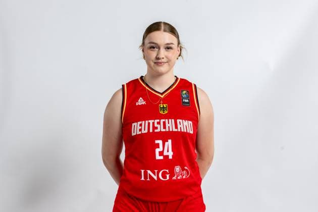 Basketball Berlin 18.07.2024 Nationalmannschaft der Frauen DBB Mediaday Lina Sontag (Deutschland, No.24) *** Basketball Berlin 18 07 2024 Womens national team DBB Mediaday Lina Sontag Germany, No 24
