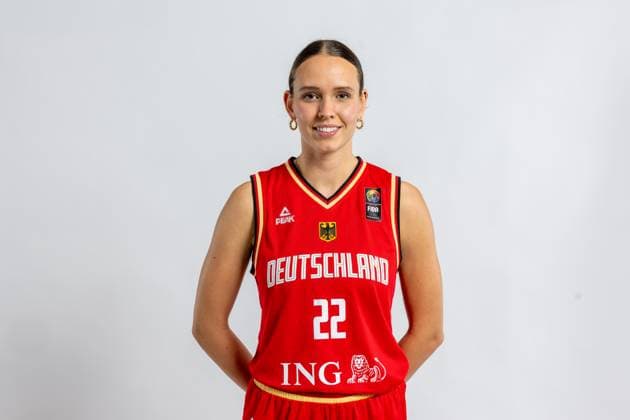 Basketball Berlin 18.07.2024 Nationalmannschaft der Frauen DBB Mediaday Emily Bessoir (Deutschland, No.22) *** Basketball Berlin 18 07 2024 Womens national team DBB Mediaday Emily Bessoir Germany, No 22