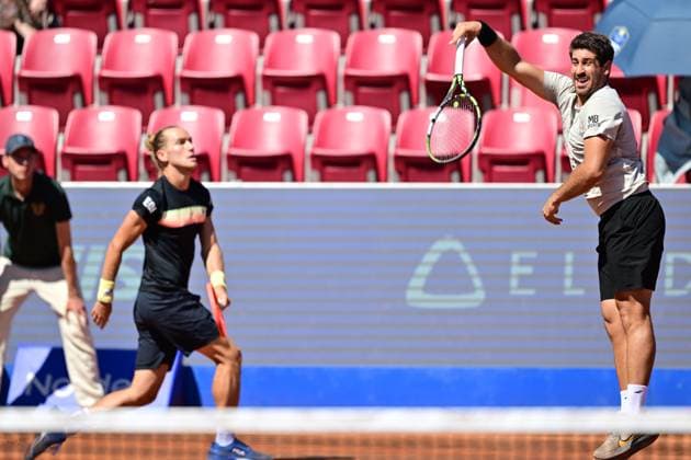 BASTAD, SVERIGE 20240721 Brasiliens Rafael Matos och Orlando Luz under söndagens final i herrarnas dubbel mot Frankrikes Manuel Guinard och Gregoire Jacq i Nordea Open i Bastad. BASTAD SVERIGE x9200x
