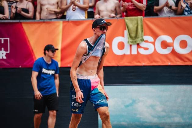Beachvolleyball Männer German Beach Tour 2024 Tourstop München 21.07.2024 Momme Lorenz ärgert sich München Zentraler Hochschulsport: Beach- Bayern Deutschland
