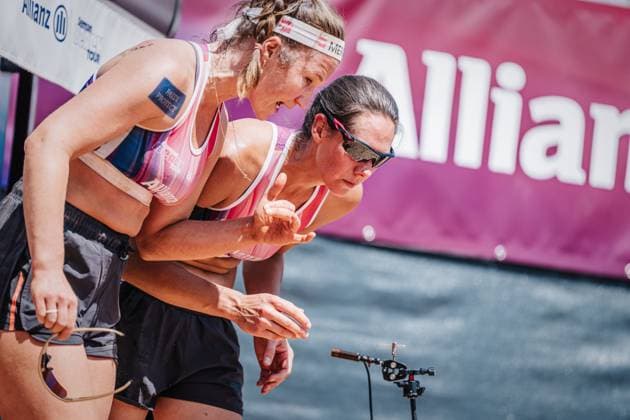 Beachvolleyball Männer German Beach Tour 2024 Tourstop München 21.07.2024 v.l. Isabel Schneider und Kira Walkenhorst München Zentraler Hochschulsport: Beach- Bayern Deutschland