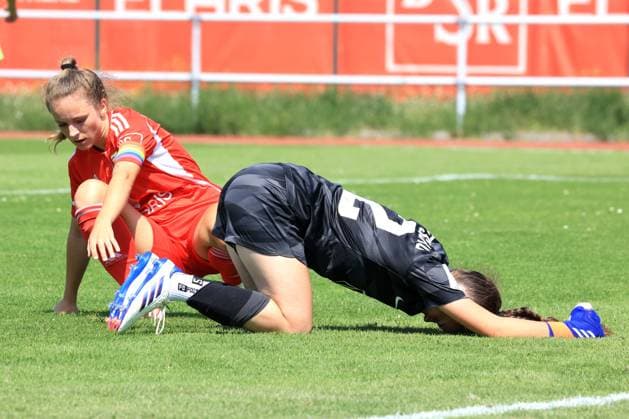DEU, 2.BL, Frauen, 1.FC Union vs. , 21.07.2024, Stadion Alte Foersterei, Berlin, DEU, 2.BL, Frauen, 1.FC Union vs. , im Bild: Lisa Heiseler (1.FC Union Berlin 7), Nelly Smolarczyk (Wolfsburg II 12) DFL - regulations prohibit any use of Photographs as image sequences and or quasi-video Foto: Juergen Engler nordphoto GmbH