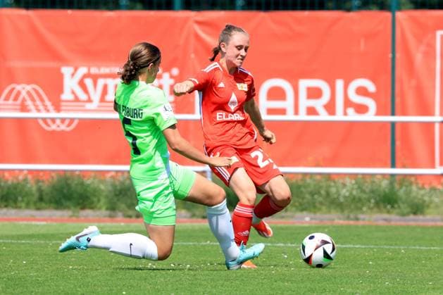 DEU, 2.BL, Frauen, 1.FC Union vs. , 21.07.2024, Stadion Alte Foersterei, Berlin, DEU, 2.BL, Frauen, 1.FC Union vs. , im Bild: Pia Metzker (1.FC Union Berlin 23), Maria Agatha Jonietz (Wolfsburg II 5) DFL - regulations prohibit any use of Photographs as image sequences and or quasi-video Foto: Juergen Engler nordphoto GmbH