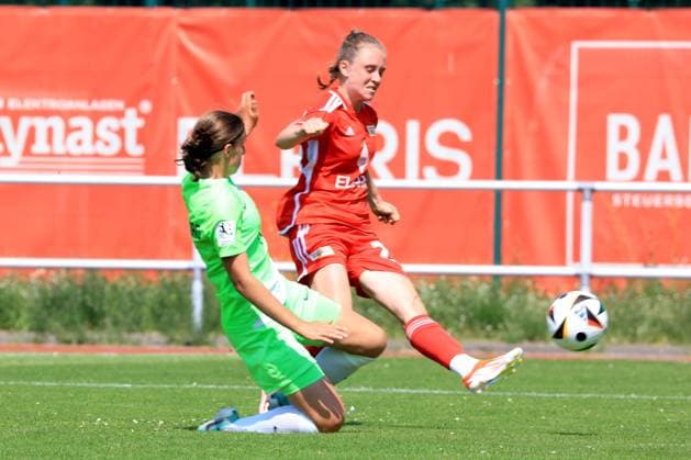 DEU, 2.BL, Frauen, 1.FC Union vs. , 21.07.2024, Stadion Alte Foersterei, Berlin, DEU, 2.BL, Frauen, 1.FC Union vs. , im Bild: Pia Metzker (1.FC Union Berlin 23), Maria Agatha Jonietz (Wolfsburg II 5) DFL - regulations prohibit any use of Photographs as image sequences and or quasi-video Foto: Juergen Engler nordphoto GmbH