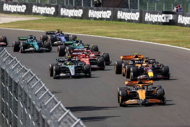 Start, 81 Oscar Piastri (AUS, McLaren Formula 1 Team), 44 Lewis Hamilton (GBR, Mercedes-AMG Petronas F1 Team), 1 Max Verstappen (NLD, Oracle Red Bull Racing), 4 Lando Norris (GBR, McLaren Formula 1 Team), F1 Grand Prix of Hungary at Hungaroring on July 21, 2024 in Budapest, Hungary. (Photo by HOCH ZWEI) Budapest Hungary