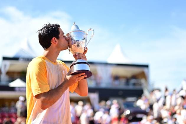 BASTAD 20240721 Portugals Nuno Borges kysser pokalen efter vinsten under söndagens final i herrarnas singel mot Spaniens Rafael Nadal i Nordea Open i Bastad. BASTAD SVERIGE x9200x