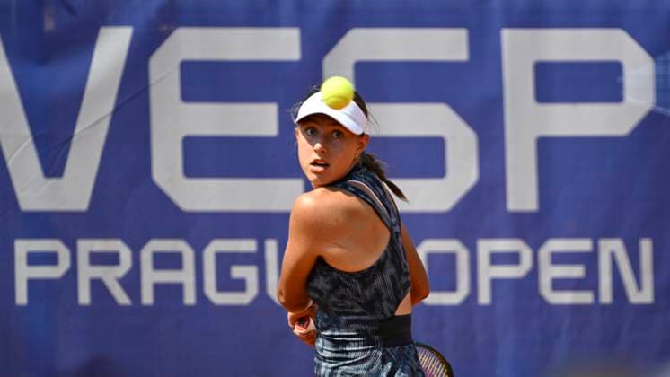 Sport Bilder des Tages Renata Jamrichova of Slovakia (pictured) in action during the WTA, Tennis Damen women s tennis tournament Livesport Prague Open 2024 match against Viktoriya Tomova of Bulgaria in Prague, Czech Republic, July 21, 2024. (CTKxPhoto MichalxKamaryt) CTKPhotoP2024072103318  CTKPhotoP2024072103318